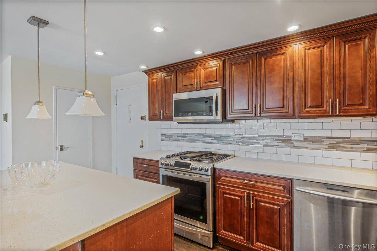 18-15 215th ST #10 P, Bayside, NY 11360
