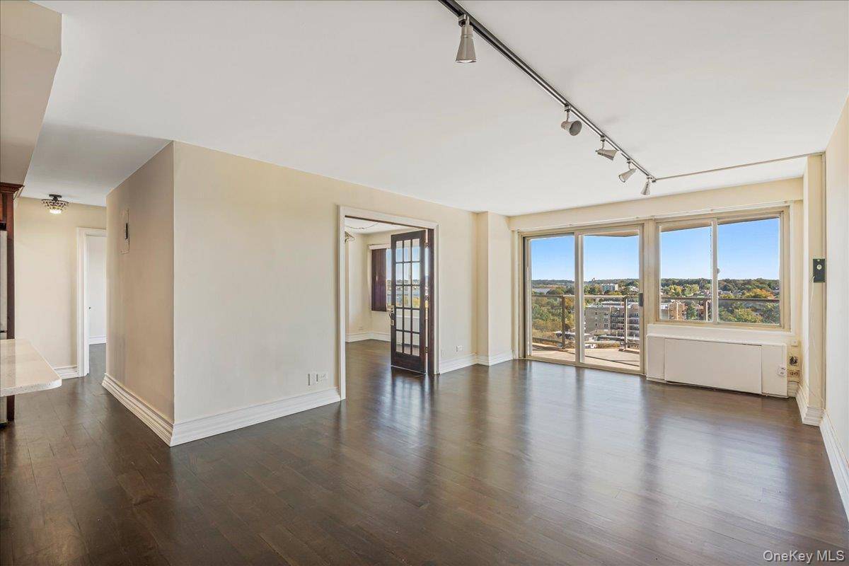18-15 215th ST #10 P, Bayside, NY 11360