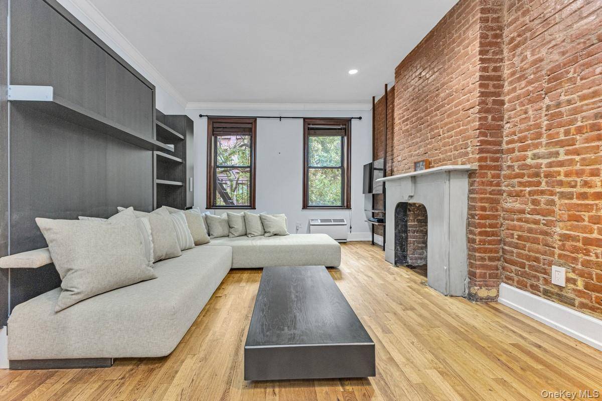 348 East 89th ST #7E, New York (manhattan), NY 10128