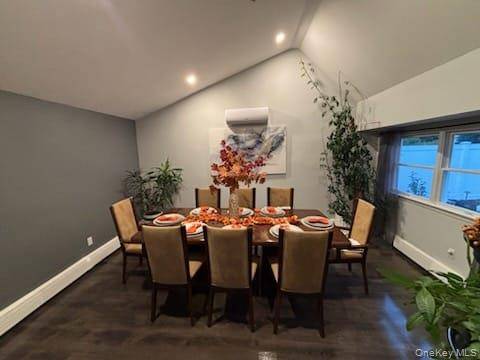 25 Arcadia LN, Hicksville, NY 11801