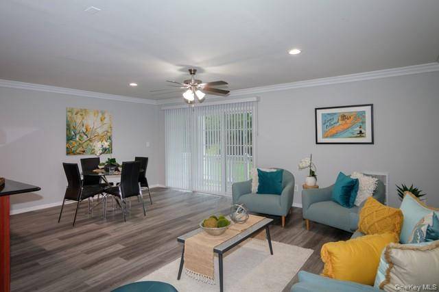 172 Overlook DR #172, Farmingville, NY 11738