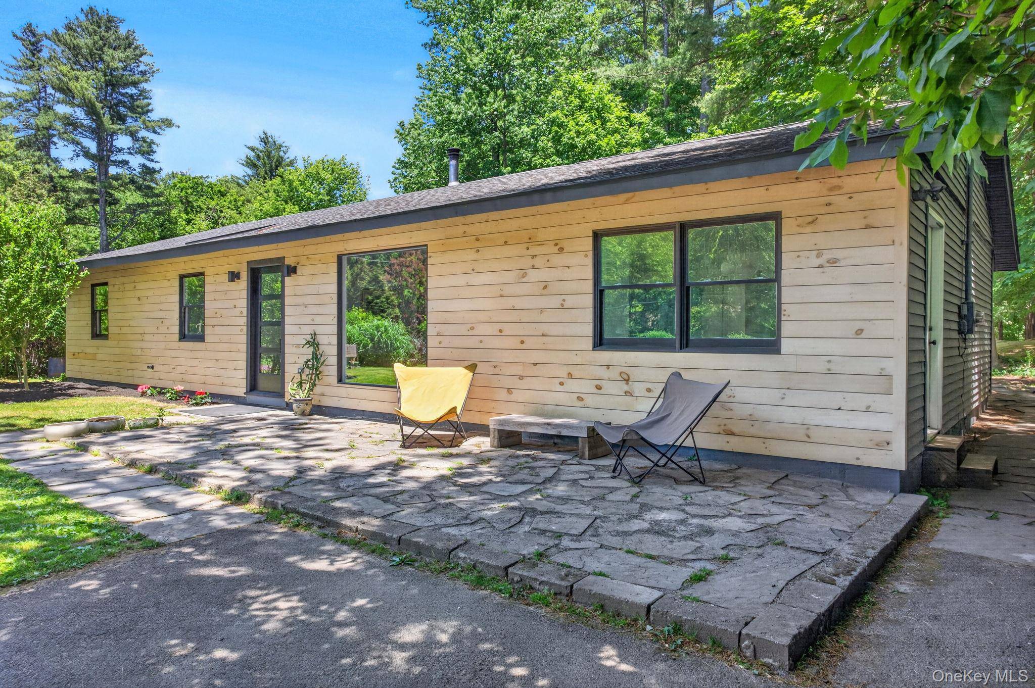 5 Lazy Brook LN, Woodstock, NY 12498
