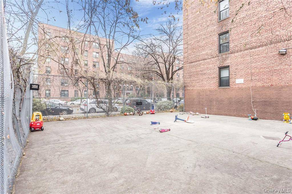 87-10 34 AVE ##4, Jackson Heights, NY 11372