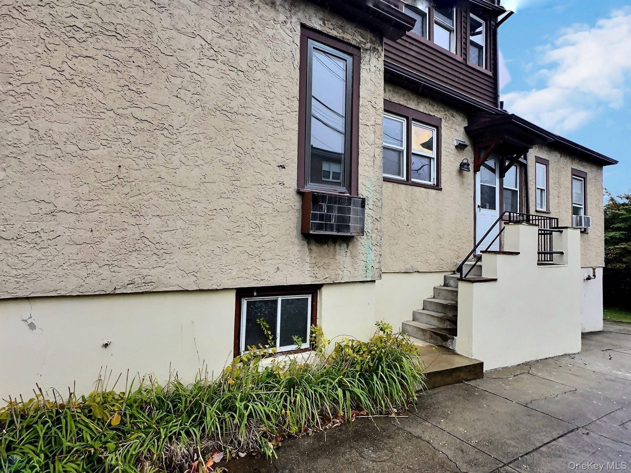 72 Gibson PL, Yonkers, NY 10705