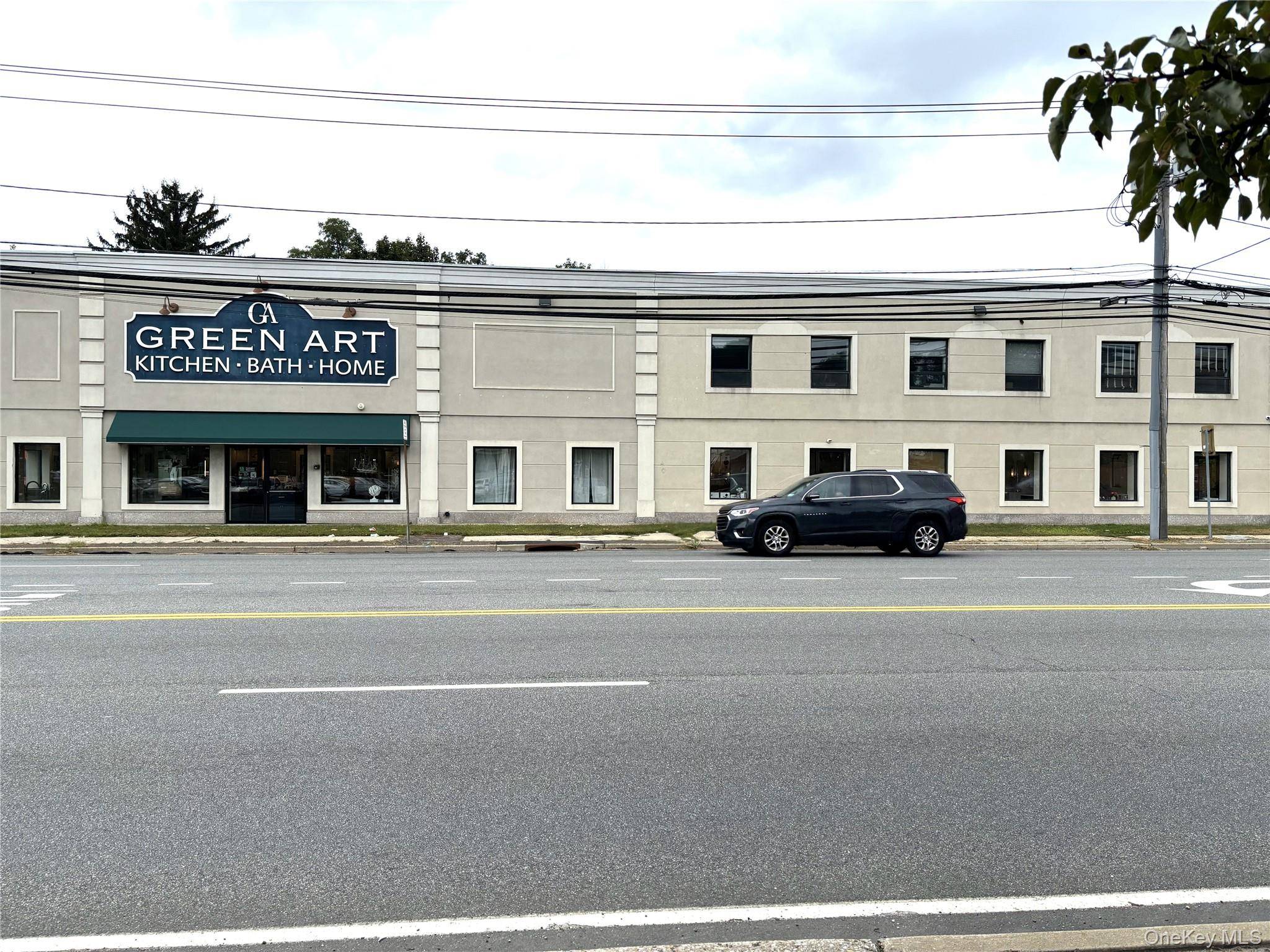 17 E Jericho TPKE, Huntington, NY 11746