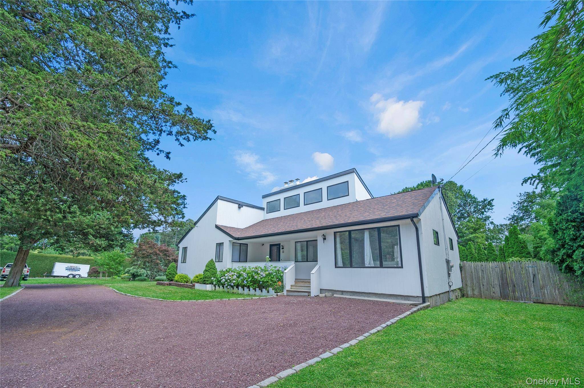 8 School ST, Hampton Bays, NY 11946