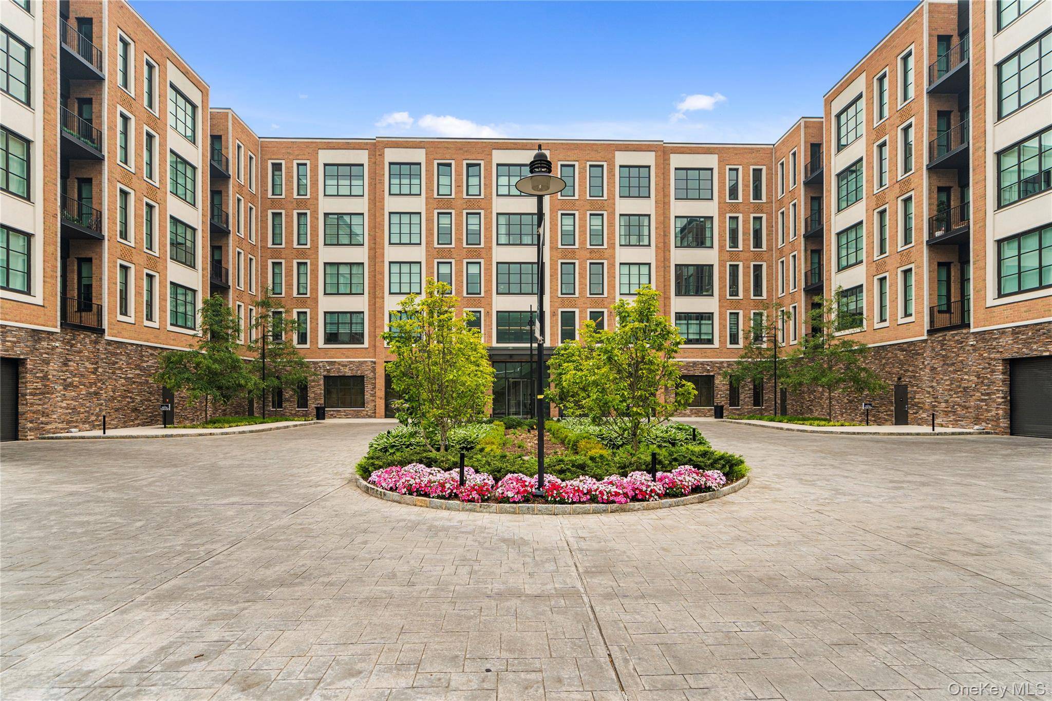 100 Garvies Point RD #1309, Glen Cove, NY 11542