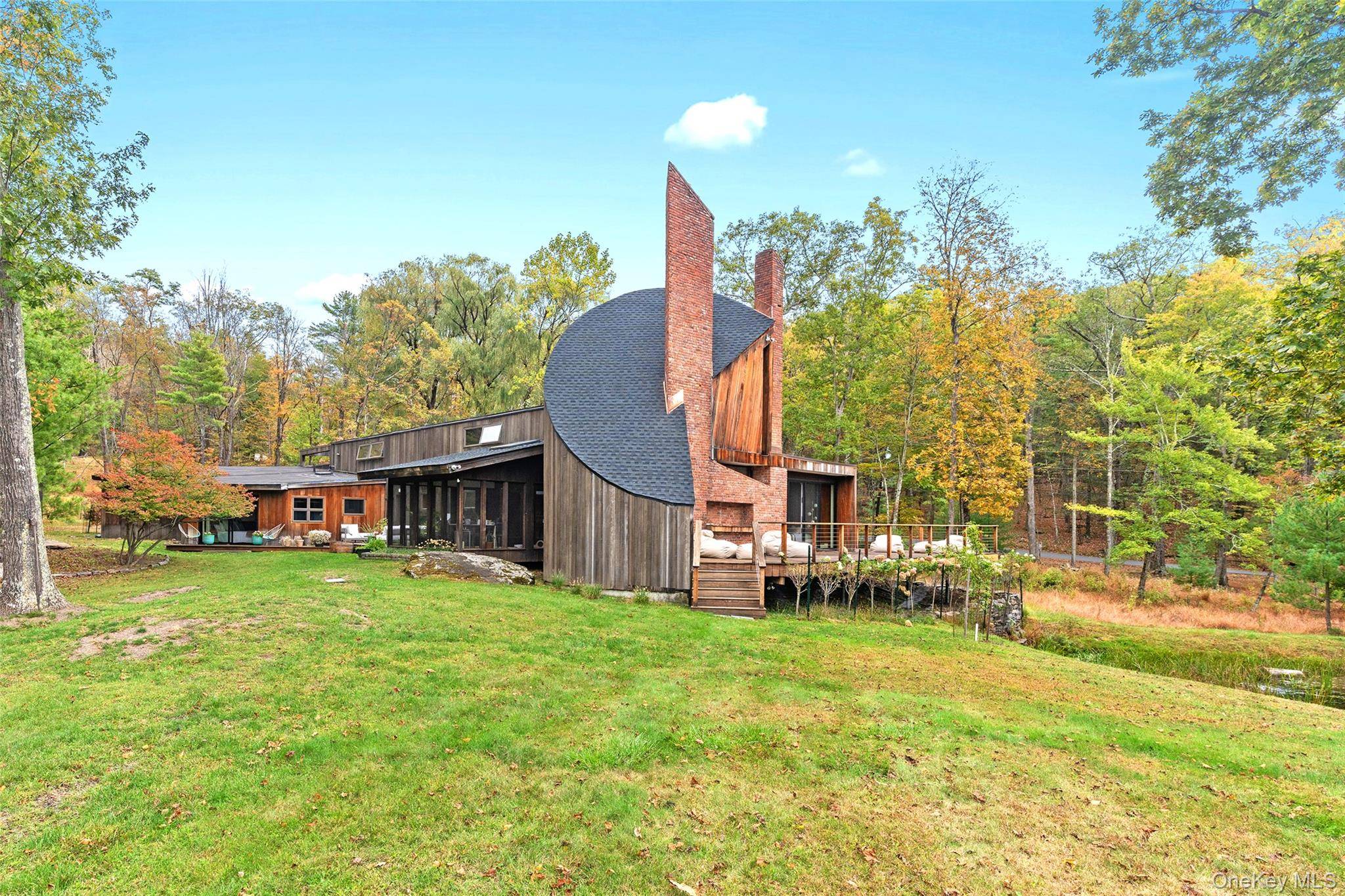 289 Upper Byrdcliffe RD, Woodstock, NY 12498