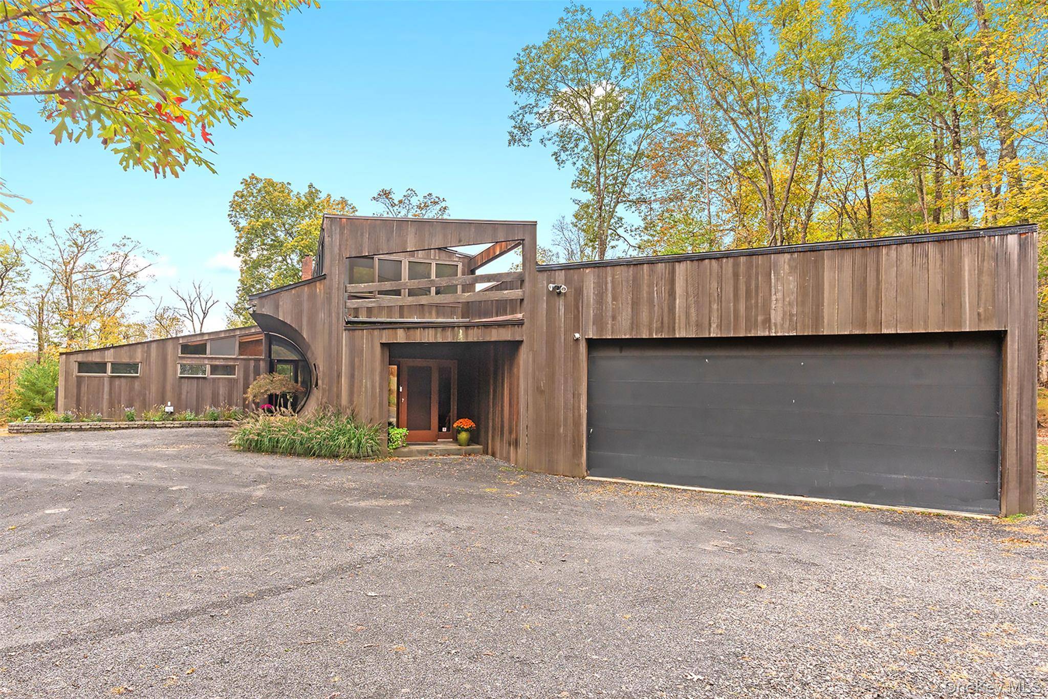 289 Upper Byrdcliffe RD, Woodstock, NY 12498