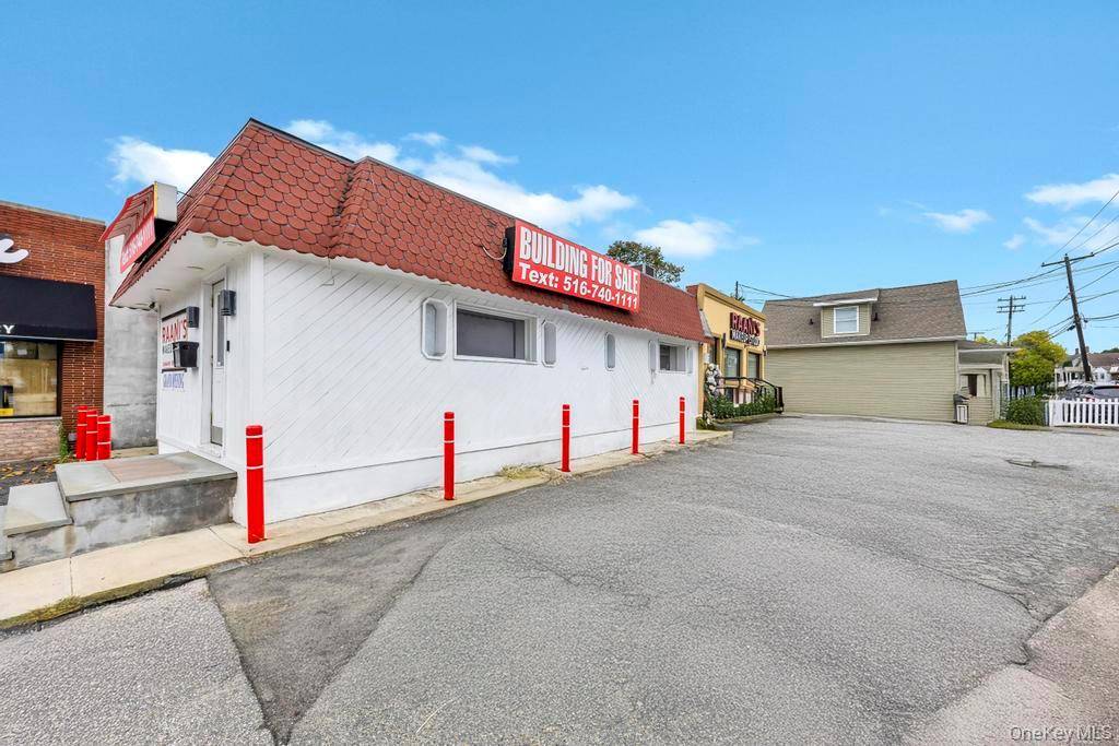 51 N Broadway, Hicksville, NY 11801
