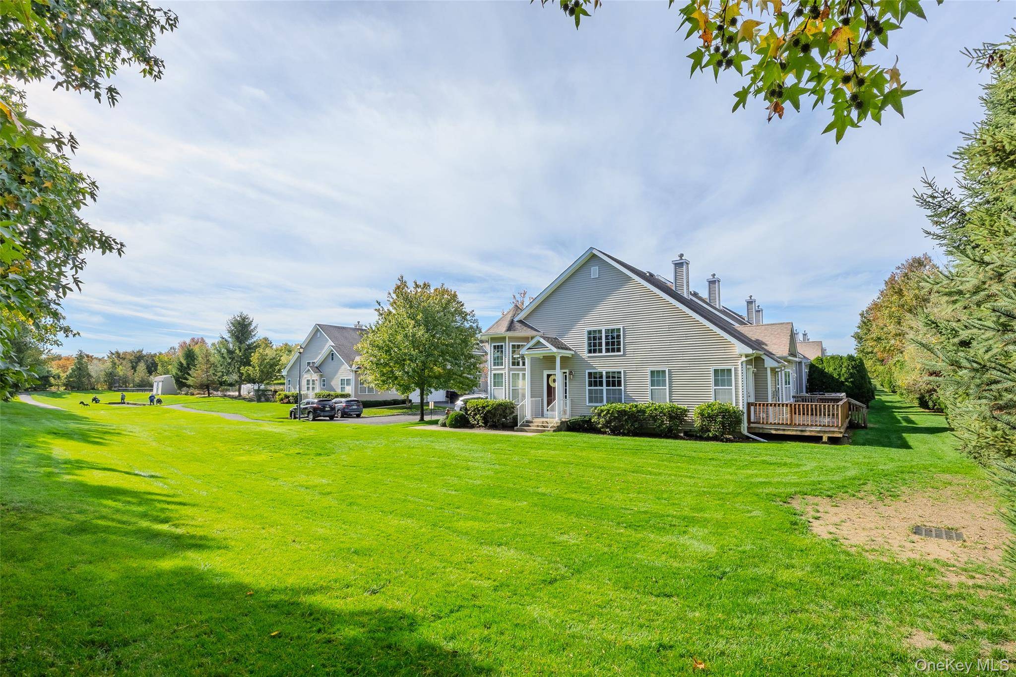 48 Avery LN, Miller Place, NY 11764