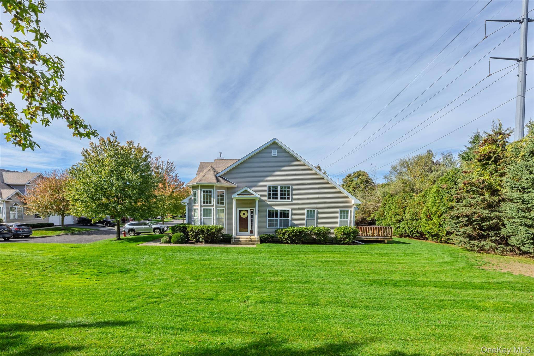 48 Avery LN, Miller Place, NY 11764