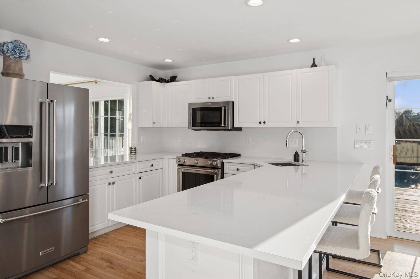 62 Sea Farm LN, Bridgehampton, NY 11932