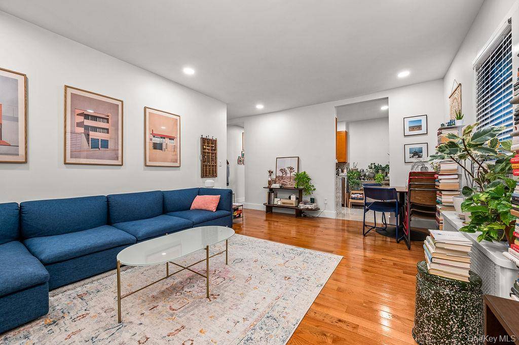 43-24 208th ST, Bayside, NY 11361