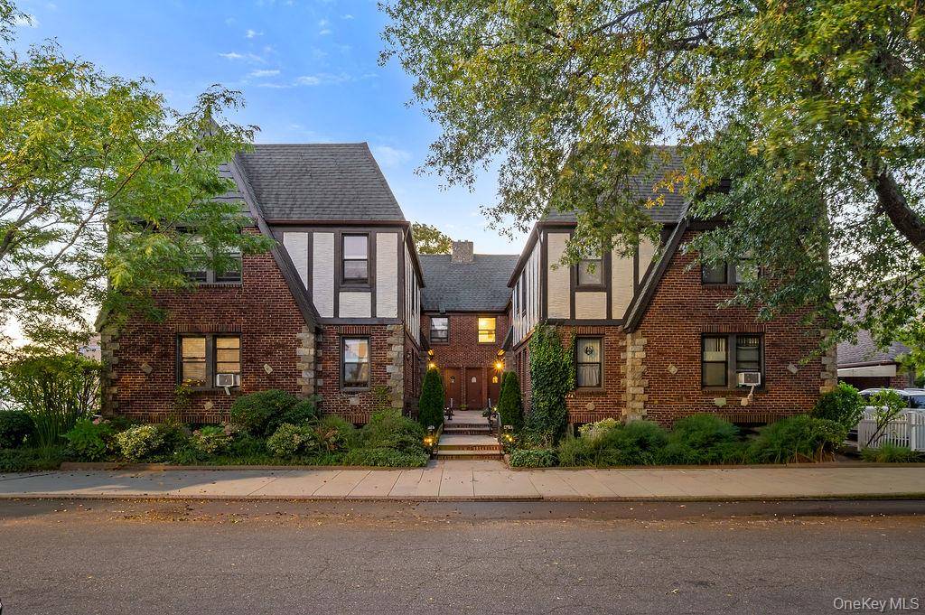 43-24 208th ST, Bayside, NY 11361