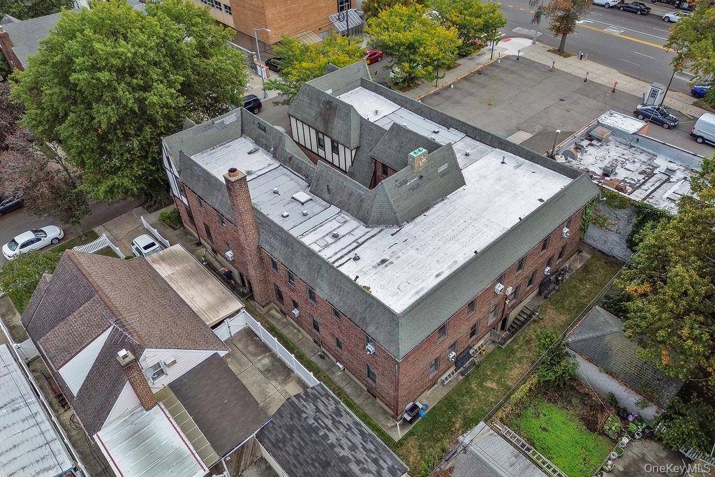 43-24 208th ST, Bayside, NY 11361