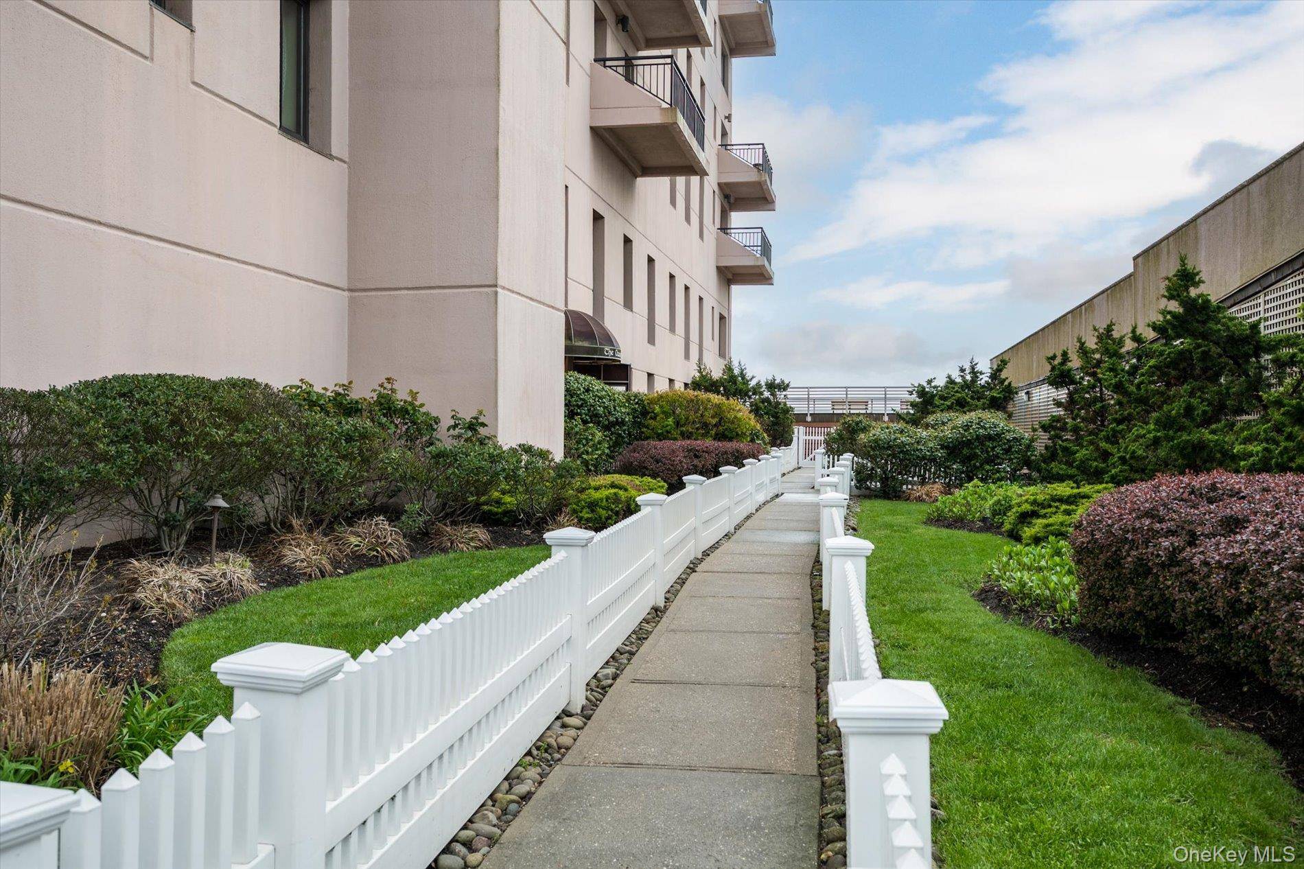 100 W Broadway #7L, Long Beach, NY 11561