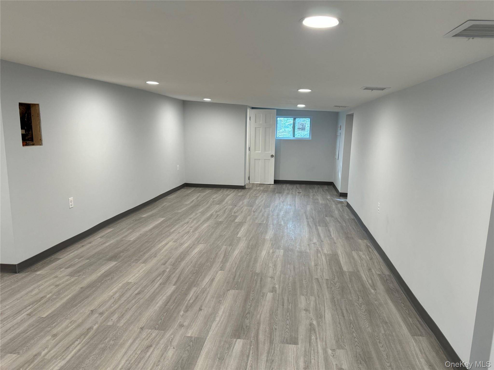 1285 Montauk #104A, Copiague, NY 11726