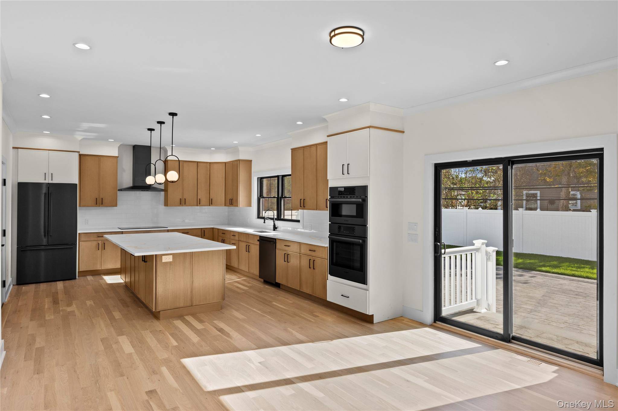 121 Dean ST, Hicksville, NY 11801