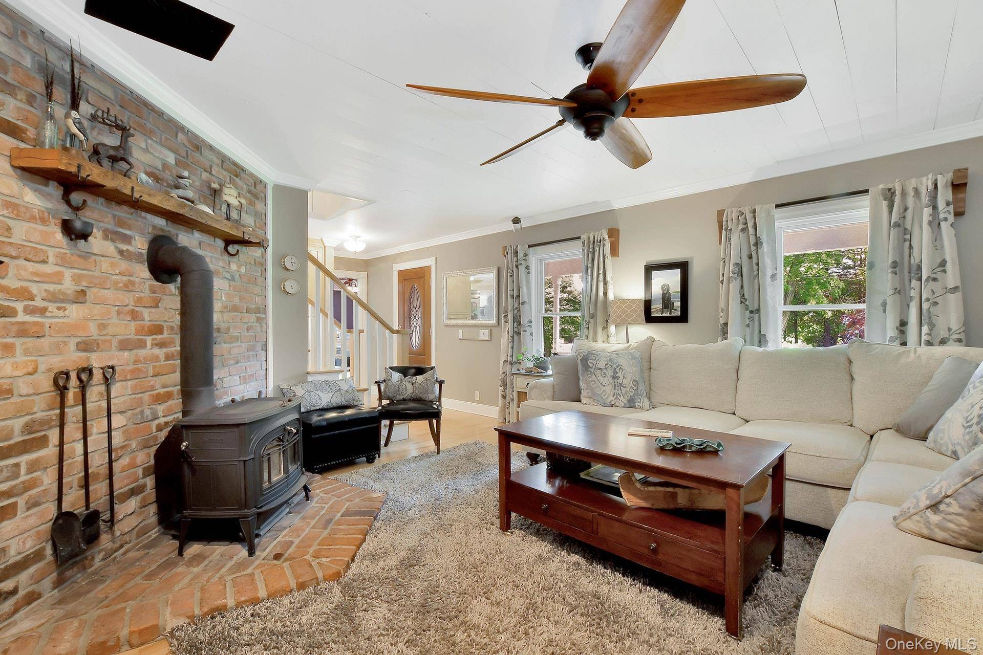 105 Ole Jule LN, Mattituck, NY 11952