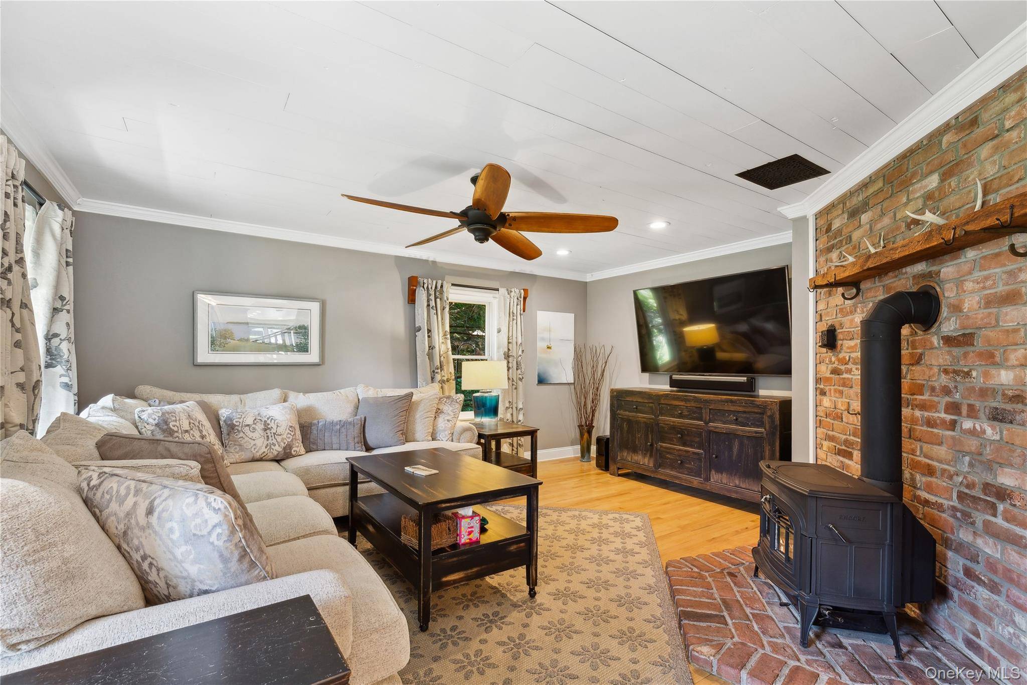 105 Ole Jule LN, Mattituck, NY 11952