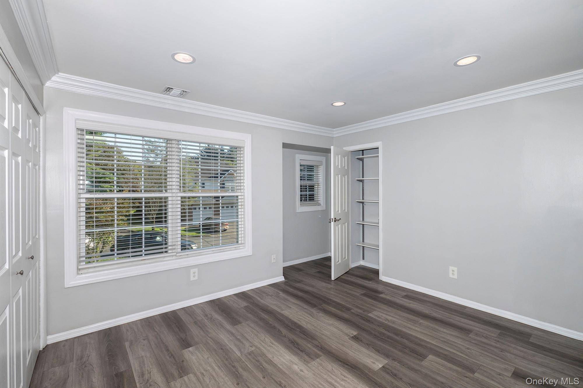 145 Horizon View DR #145, Farmingville, NY 11738