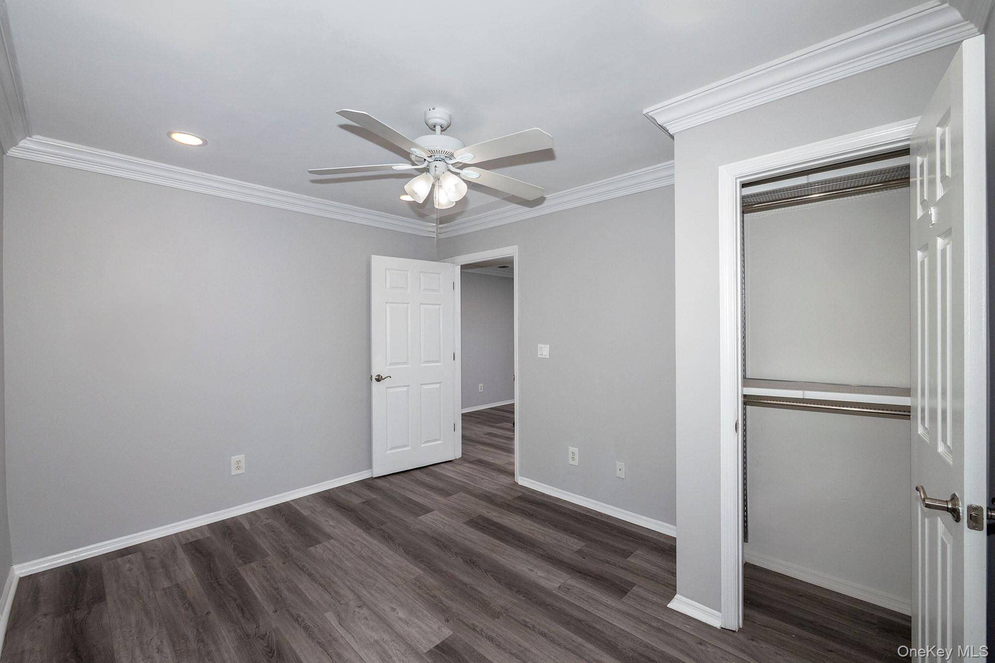 145 Horizon View DR #145, Farmingville, NY 11738