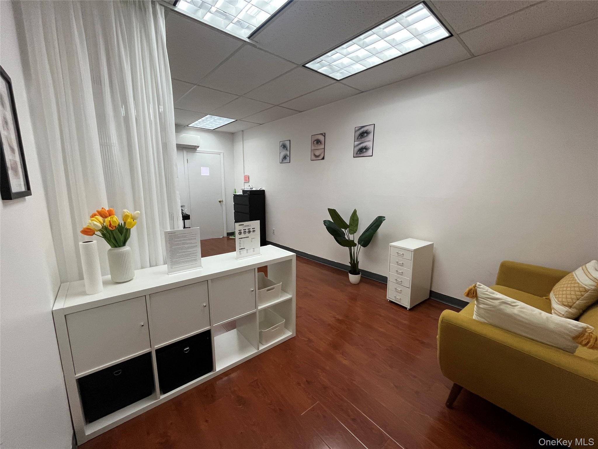 251-11 Northern Blvd #2E, Little Neck, NY 11362