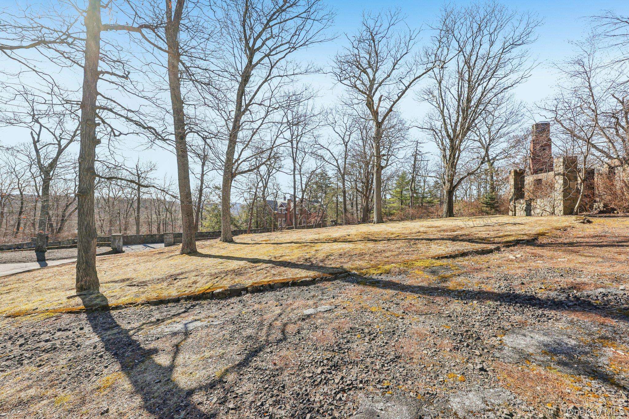Serpentine RD, Tuxedo Park, NY 10987