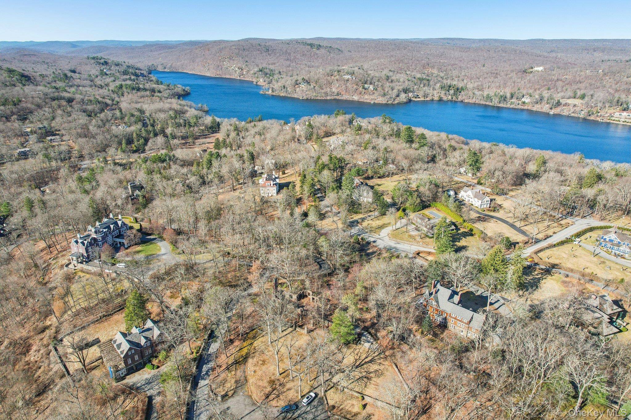 Serpentine RD, Tuxedo Park, NY 10987