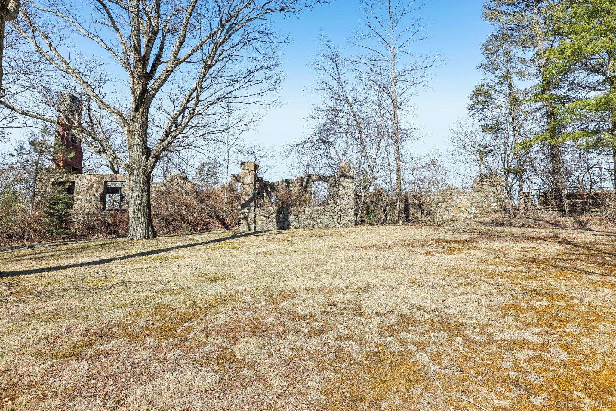 Serpentine RD, Tuxedo Park, NY 10987
