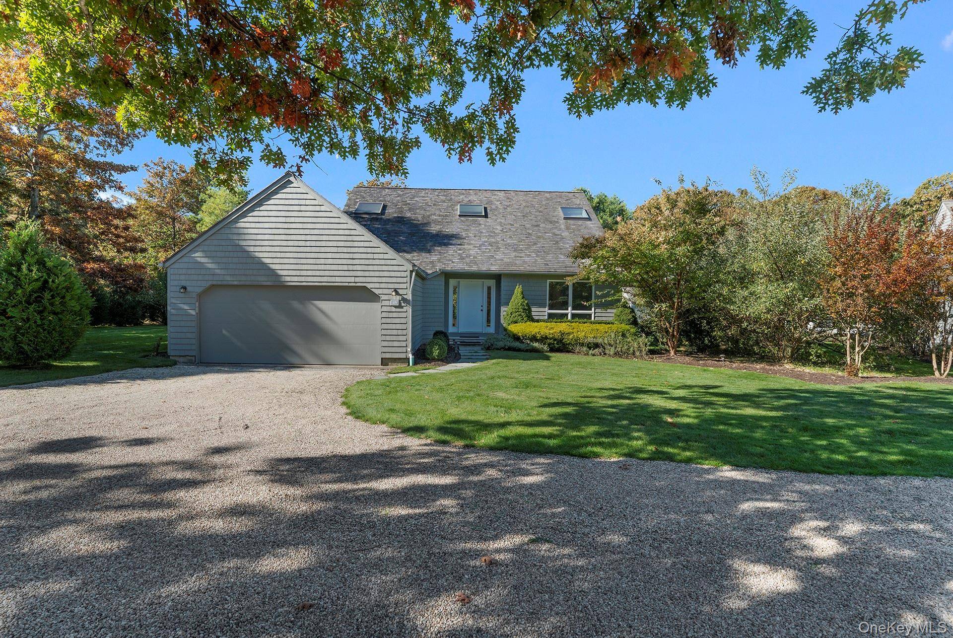 45 Huckleberry LN, East Hampton, NY 11937