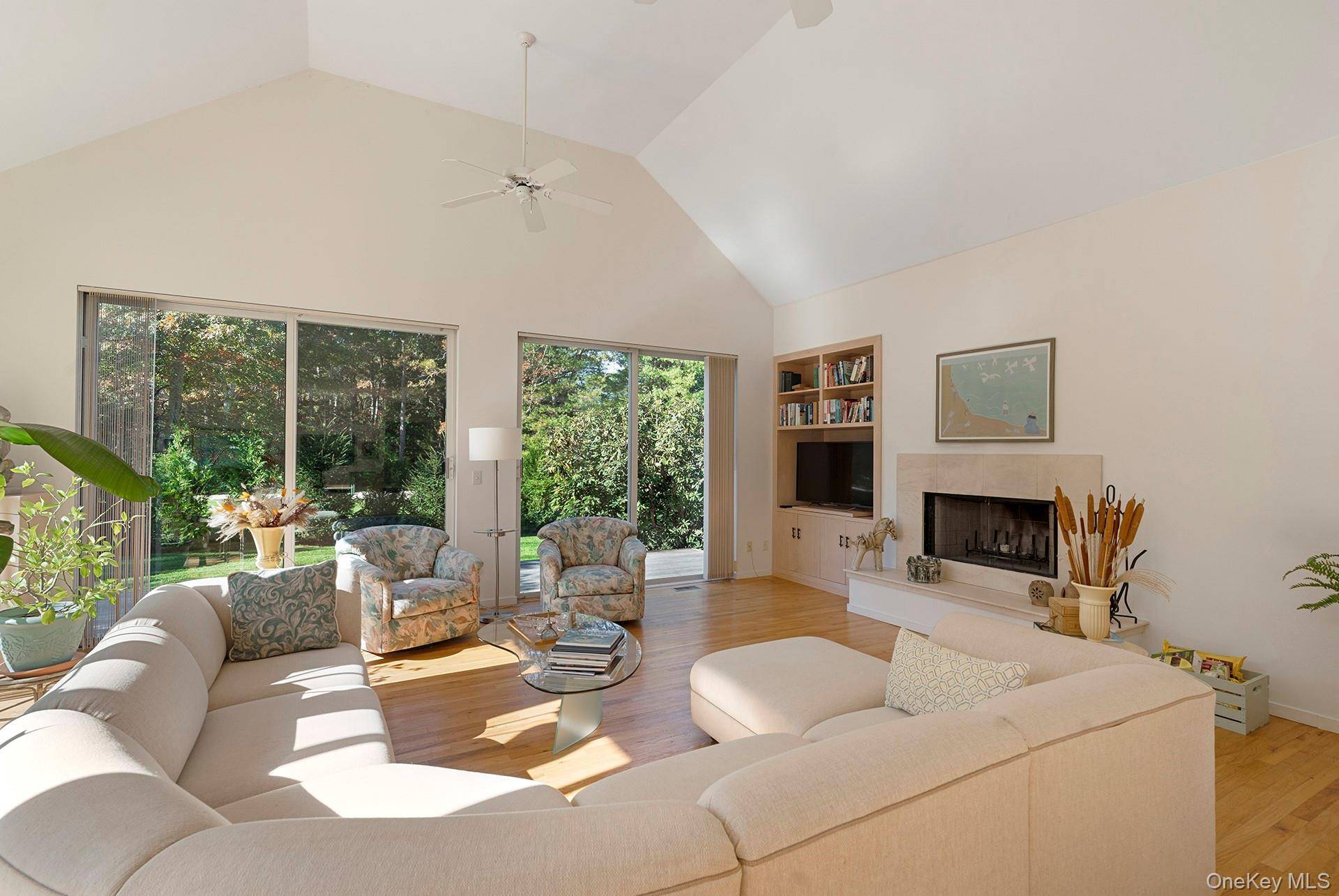 45 Huckleberry LN, East Hampton, NY 11937