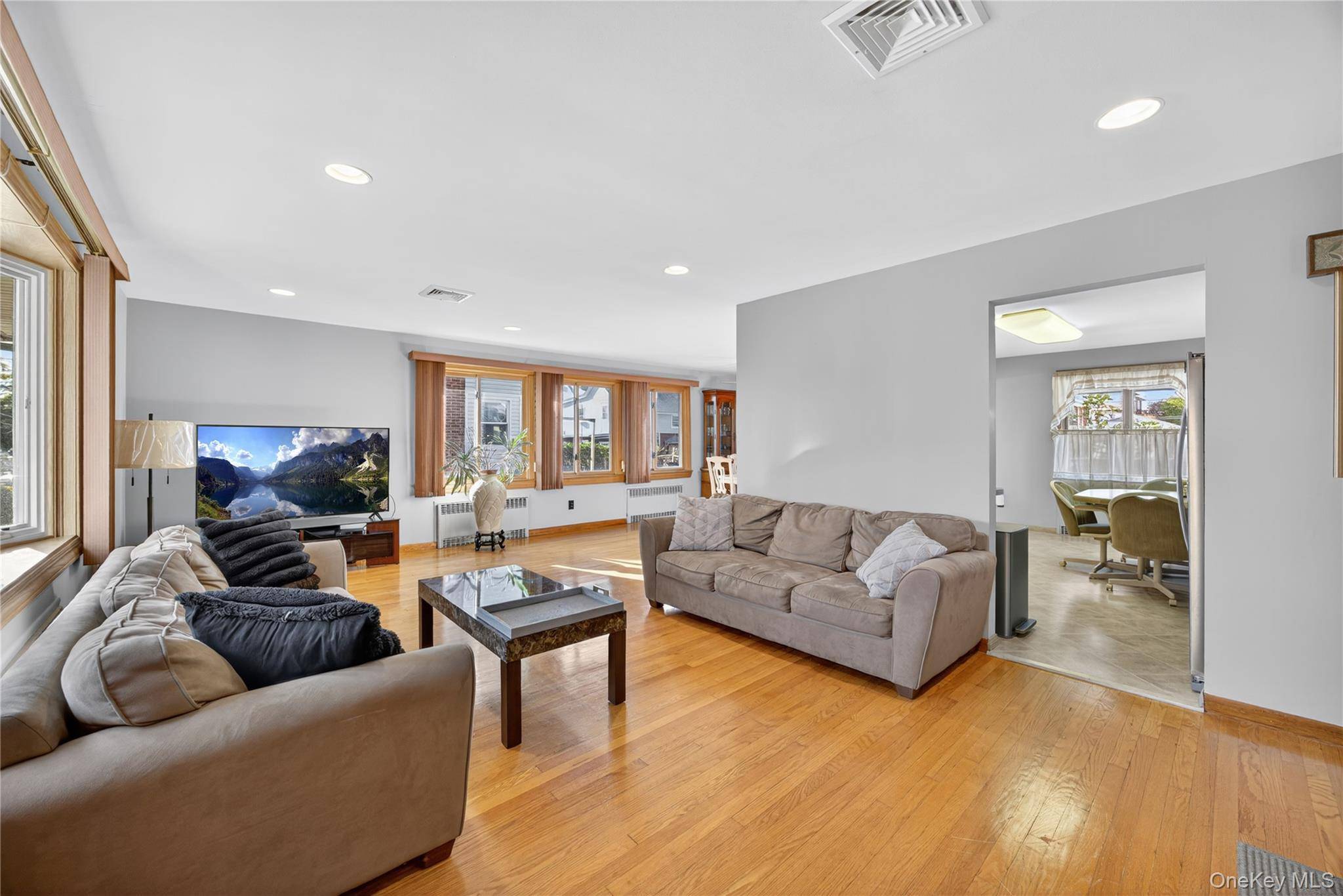200 Mallory AVE, Staten Island, NY 10305