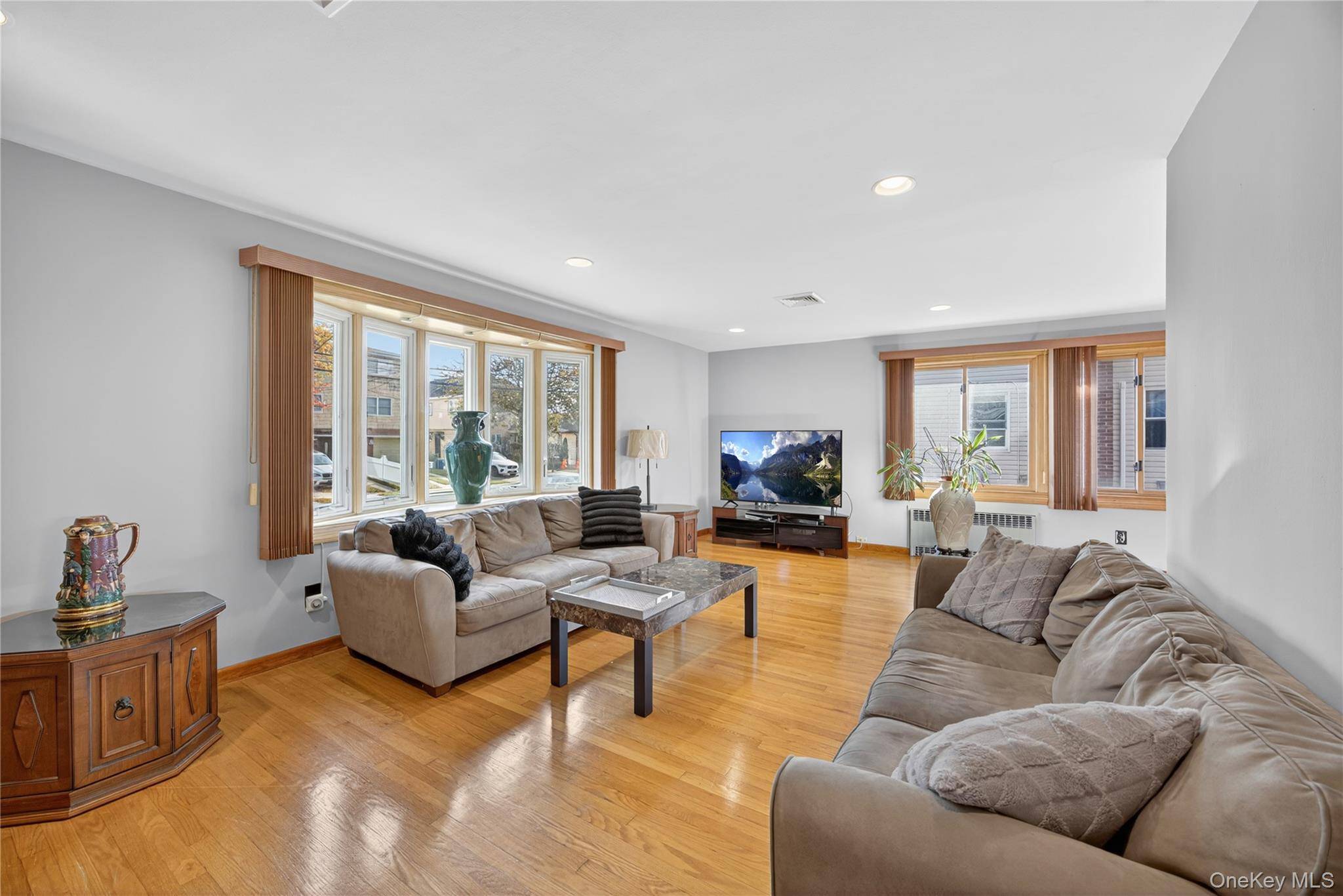 200 Mallory AVE, Staten Island, NY 10305