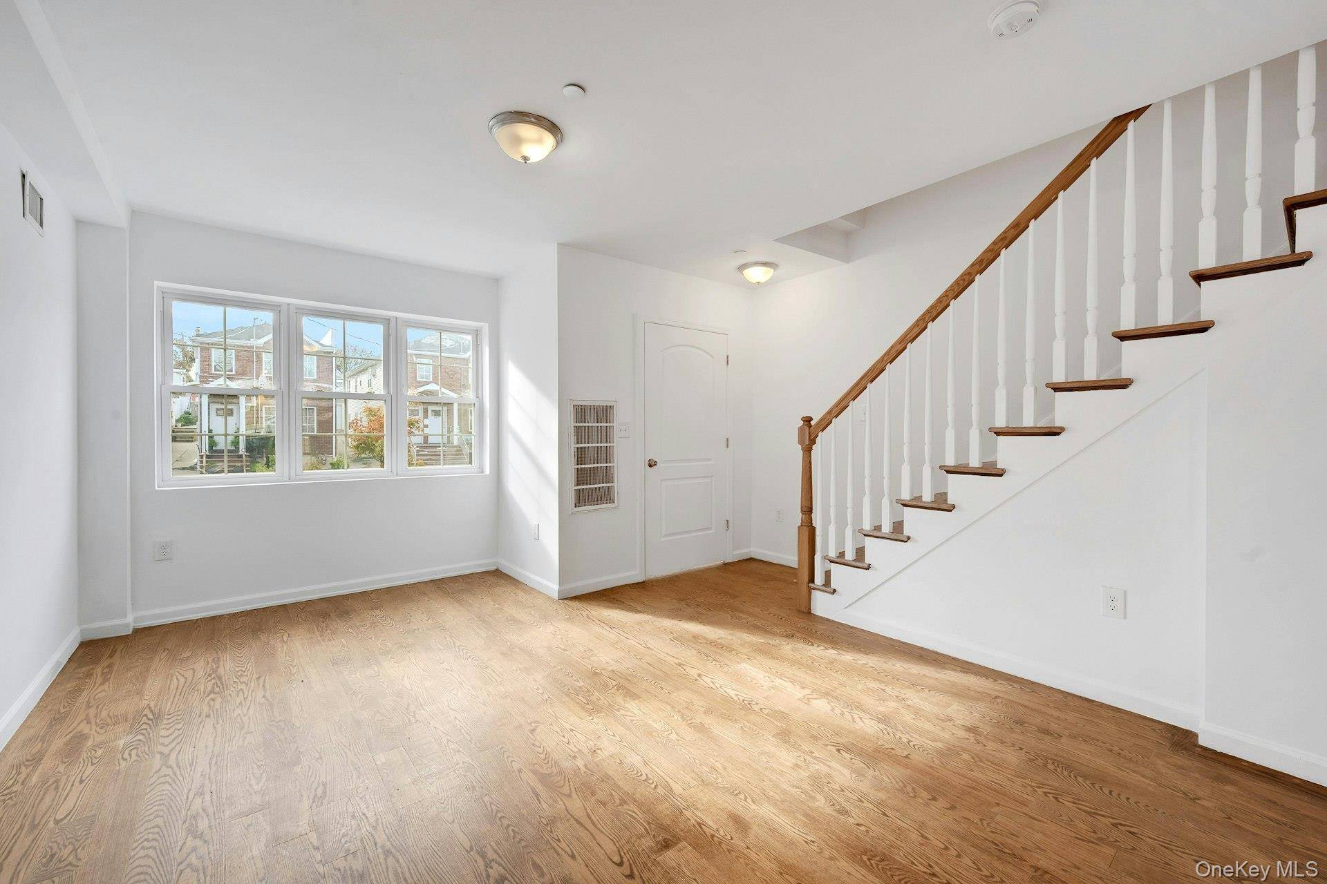 820 Hollywood AVE, Bronx, NY 10465