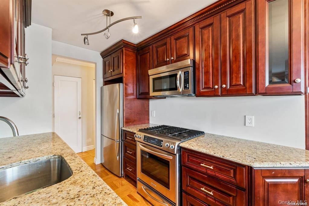 18-05 215th ST #14S, Bayside, NY 11360