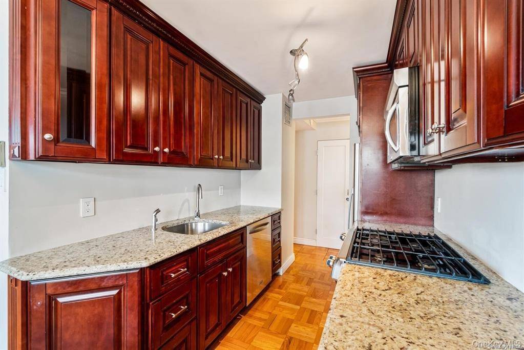 18-05 215th ST #14S, Bayside, NY 11360