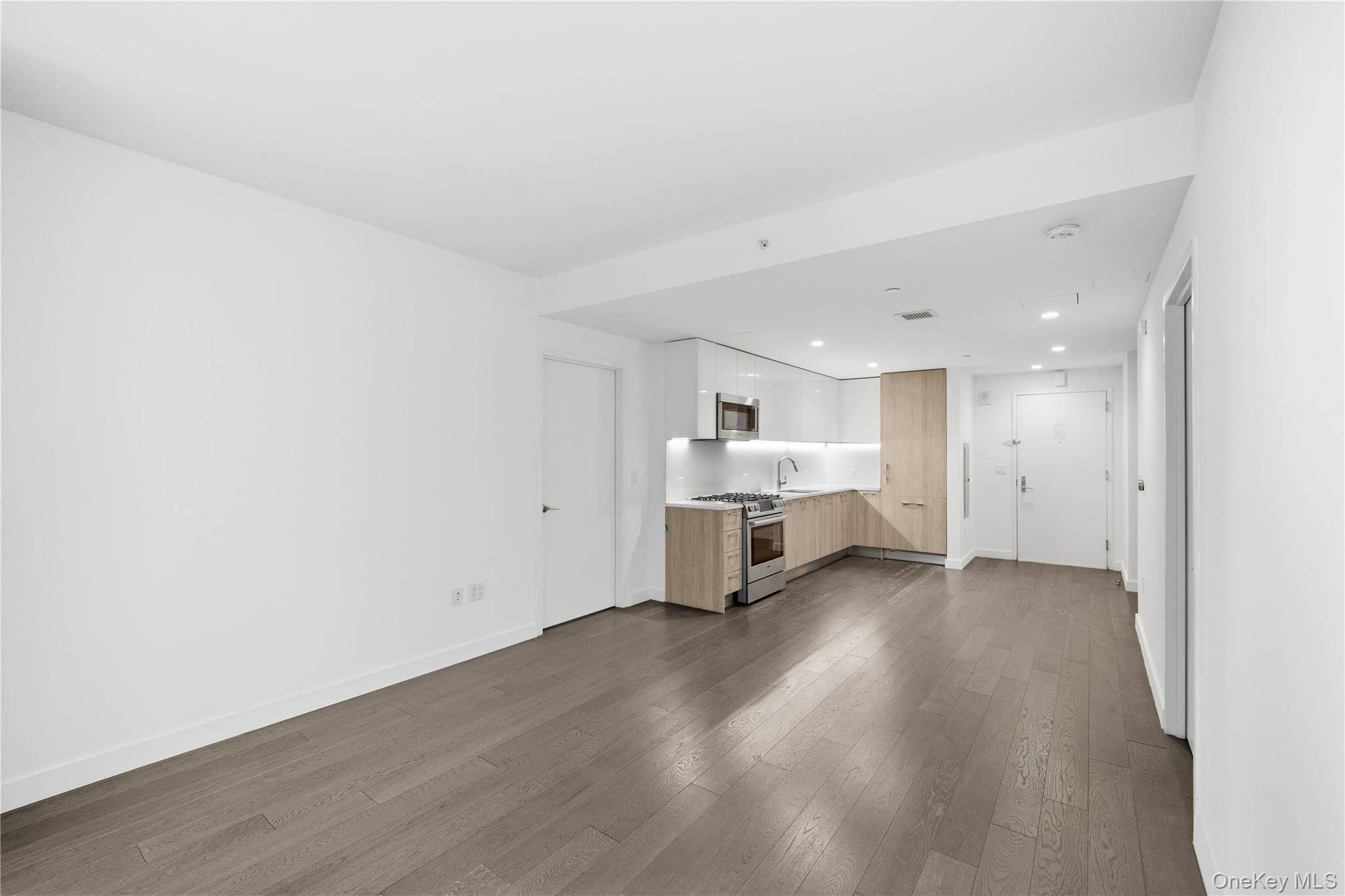 13103 40 RD #11Q, Flushing, NY 11354