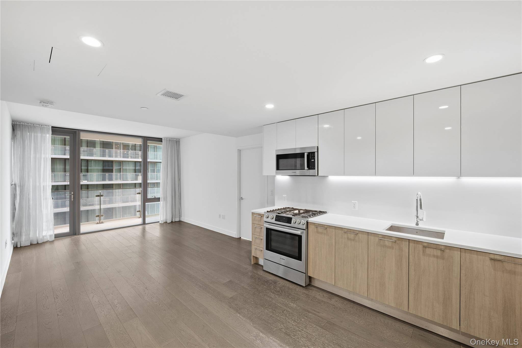 13103 40 RD #11Q, Flushing, NY 11354
