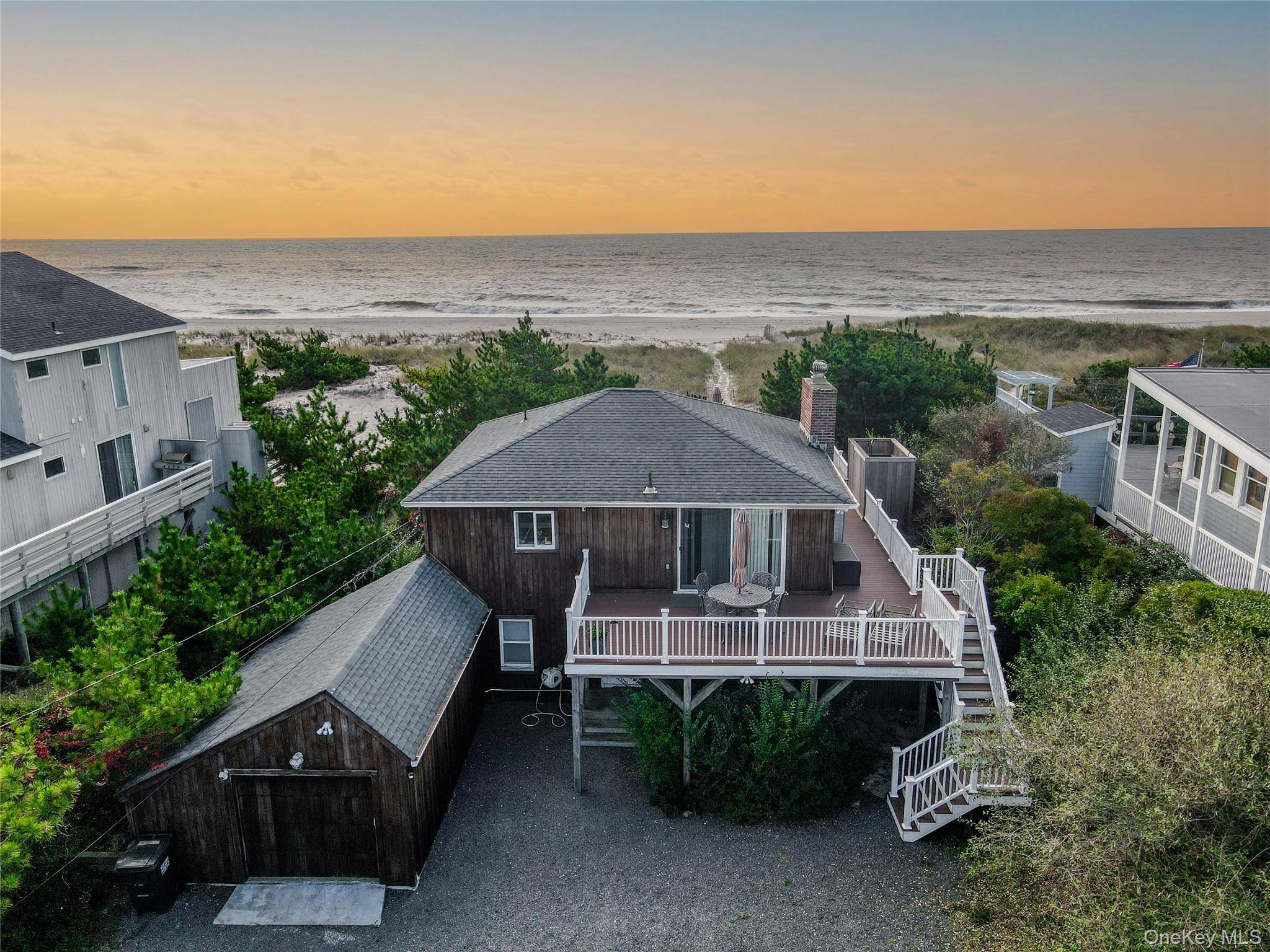 645 Dune RD, Westhampton, NY 11977