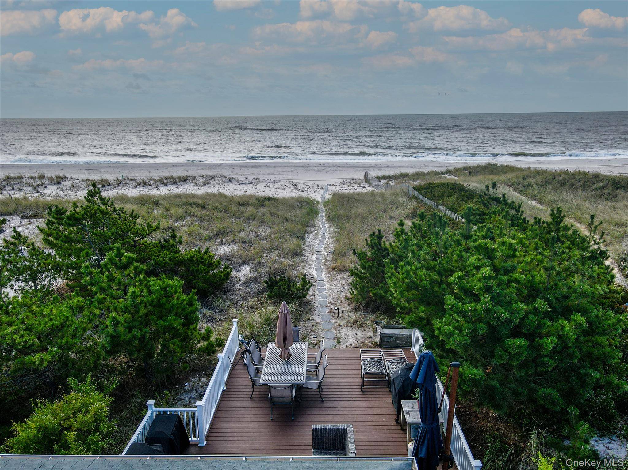 645 Dune RD, Westhampton, NY 11977