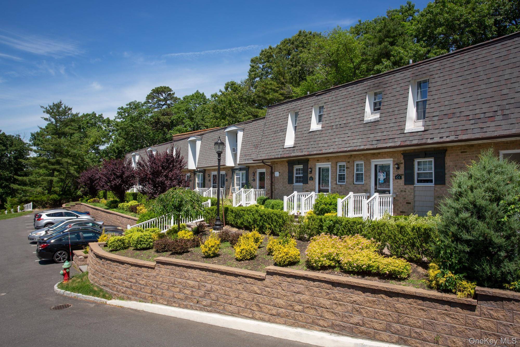 100 Villa D'est DR #D- 16, Coram, NY 11727