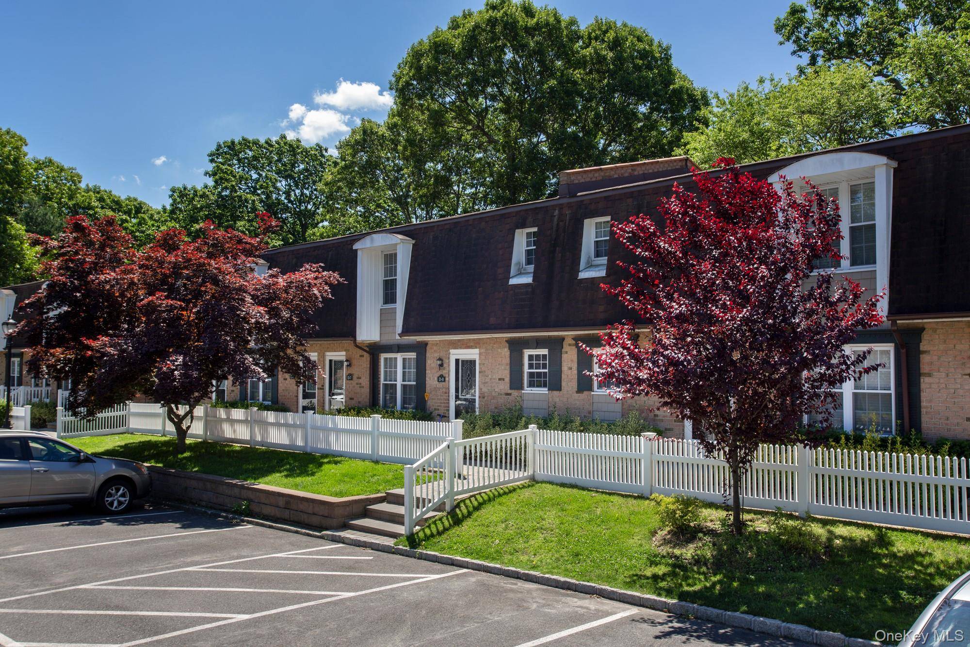 100 Villa D'est DR #D- 16, Coram, NY 11727