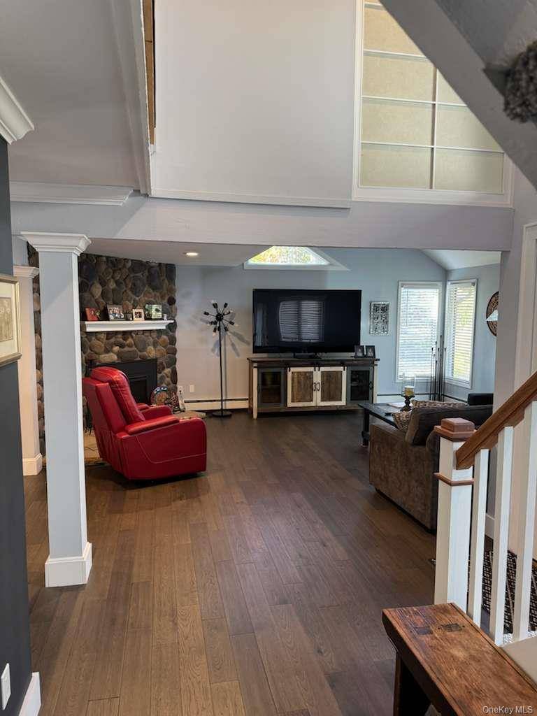 14 Beverly CT, Moriches, NY 11955