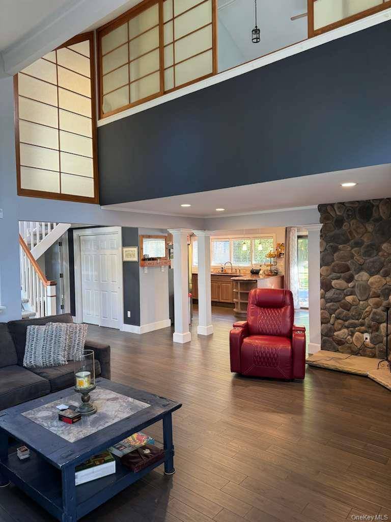 14 Beverly CT, Moriches, NY 11955