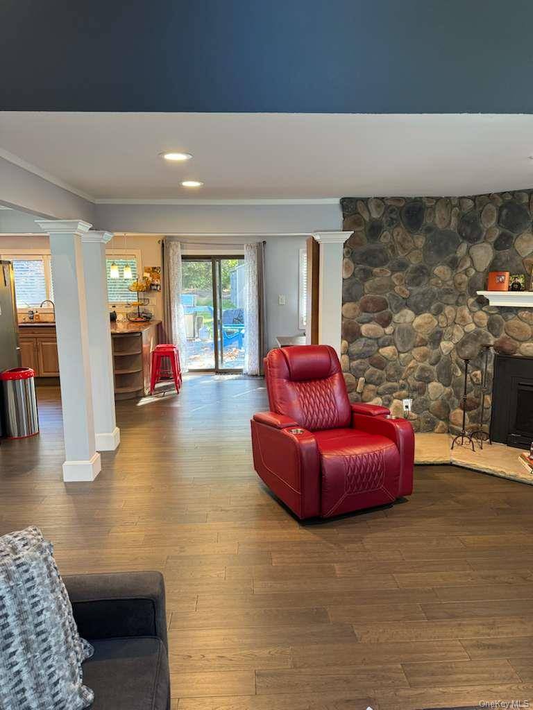 14 Beverly CT, Moriches, NY 11955
