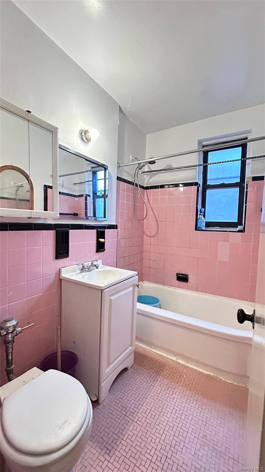 14215 26th AVE #5F, Flushing, NY 11354
