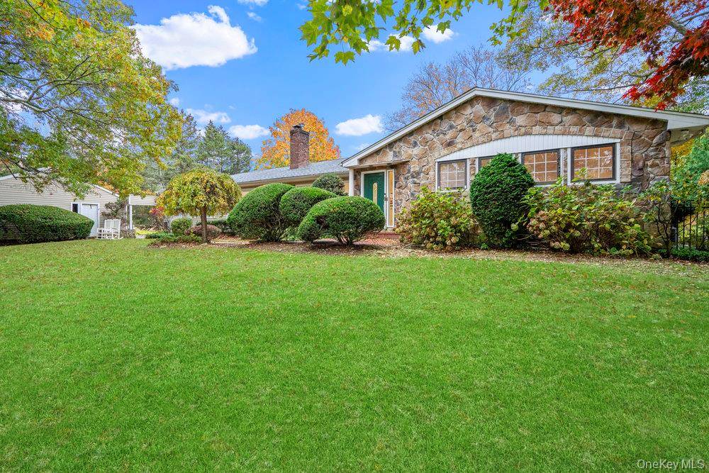 28 Elm ST, Woodbury, NY 11797