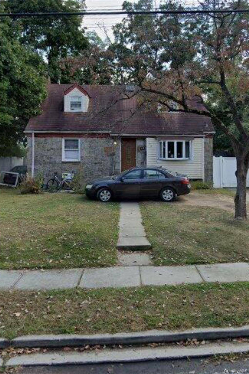 123 Smith ST, Roosevelt, NY 11575